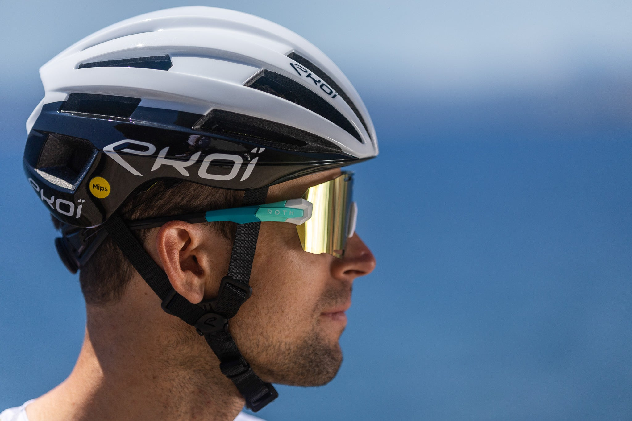 Ekoi Fahrradhelm angezogen an einem Sportler mit Sonnenbrille