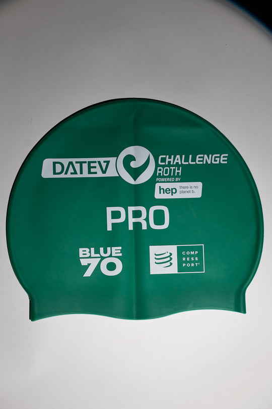 Exklusive Badekappe der Marke BlueSeventy in Zusammenarbeit mit dem DATEV Challenge Roth