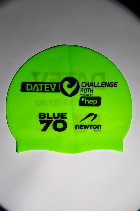 Exklusive Badekappe der Marke BlueSeventy in Zusammenarbeit mit dem DATEV Challenge Roth