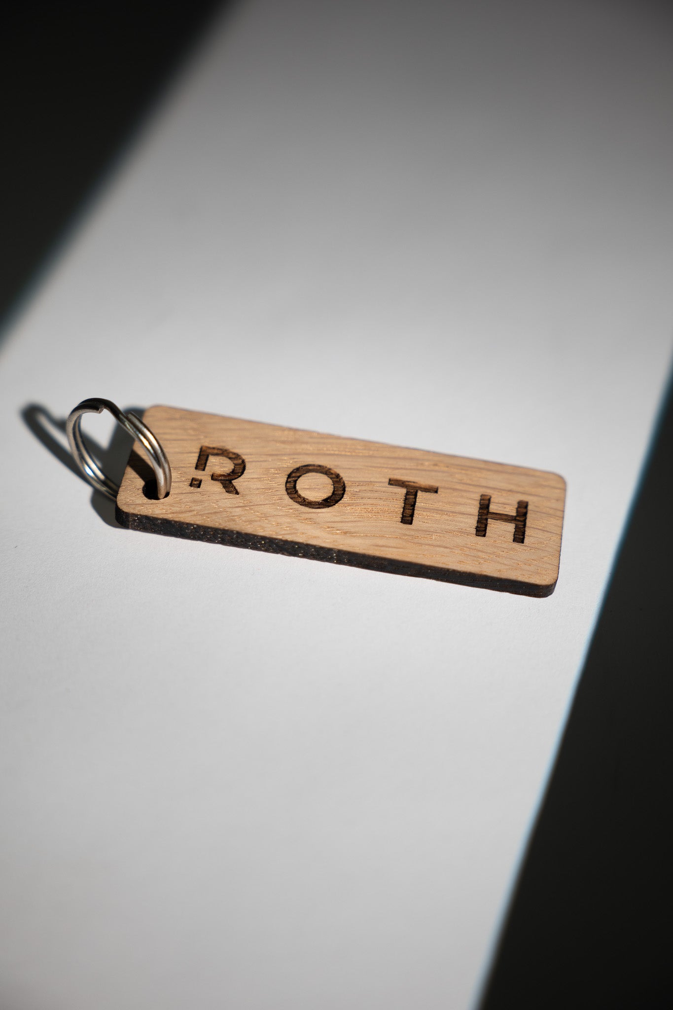 Holz Schlüsselanhänger mit ROTH Gravur