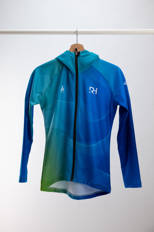 Challenge Roth Hoodie "In Training for DATEV Challenge Roth 2025"
– Optimale Fleece-Jacke für Triathlon an kalten Tagen 