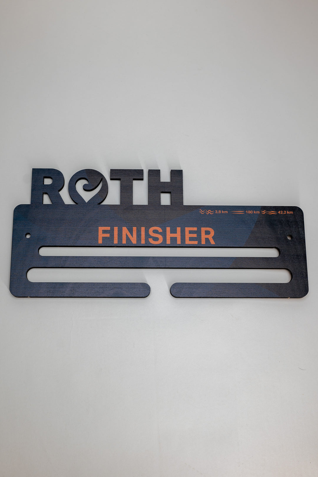 Challenge Roth Medaillienhänger aus Holz mit Finisher Aufdruck in blau