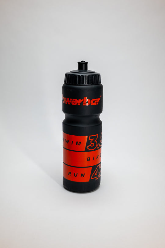 Schwarze Powerbar Radflasche mit DATEV Challenge Roth Logo und knall orange/rotem Aufdruck