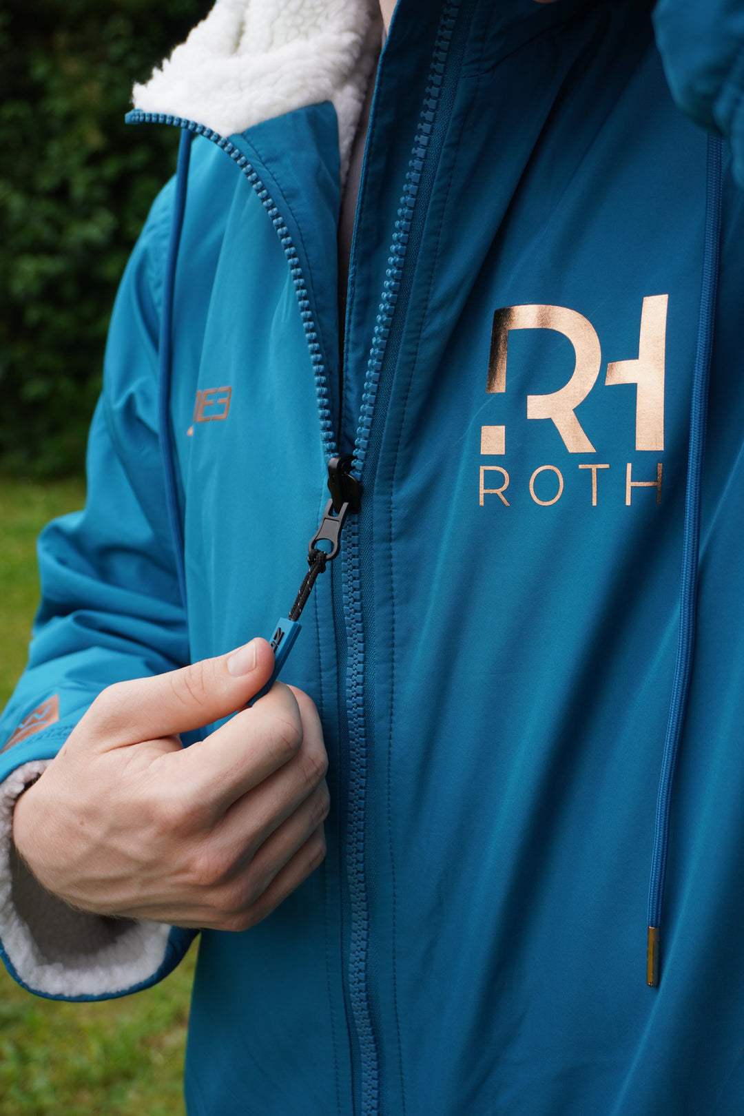 Zone3 x Roth Fleece Parka Robe 2024 - unverzichtbarer Begleiter für alle Aktivitäten im offenen Wasser